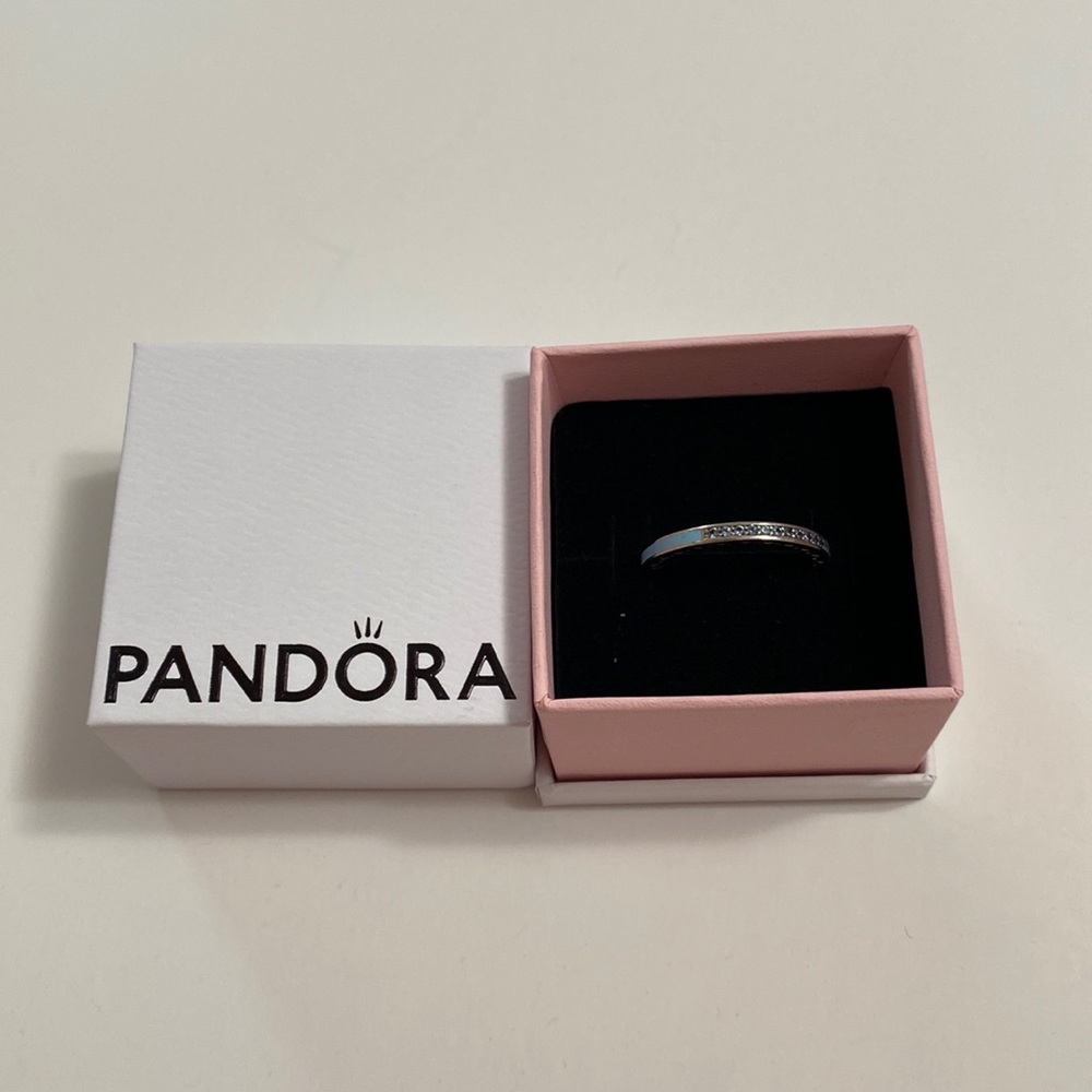 Authentic BNIB Pandora Moments Ring